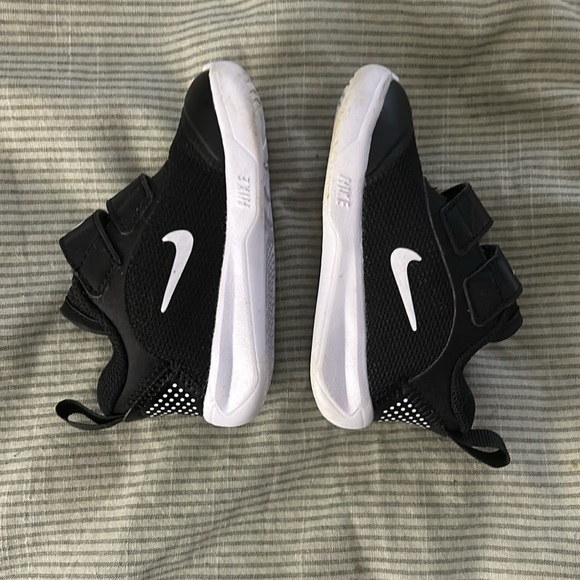 Baby Nike Size 4c Shoes - Picture 2 of 6